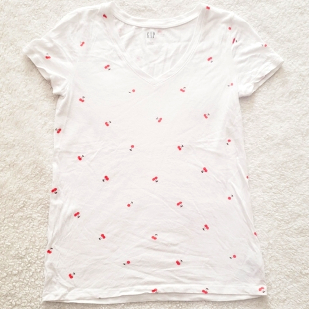 Gap cherry print t-shirt